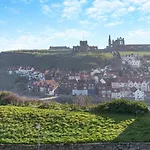 2 Bed In Oc-e31738 Whitby