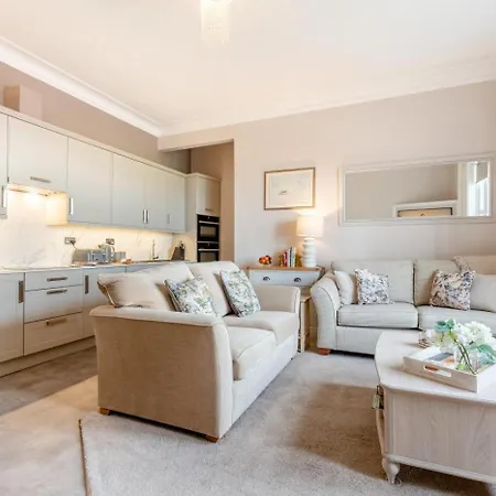 Apartment 2 Bed In Oc-e31738 *