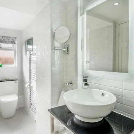 2 Bed In Oc-e31738 * Whitby