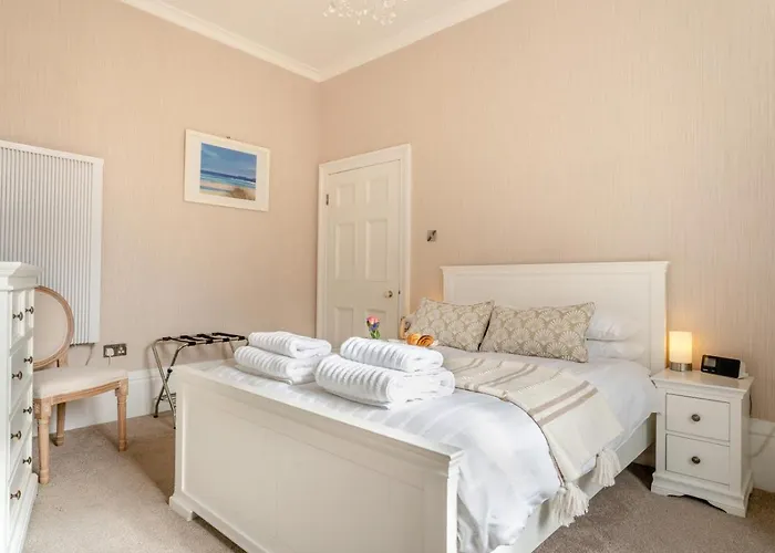 2 Bed In Oc-e31738 * Whitby