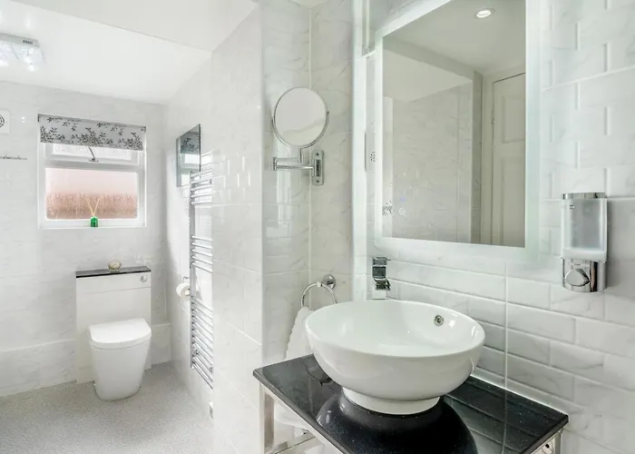 2 Bed In Oc-e31738 * Whitby